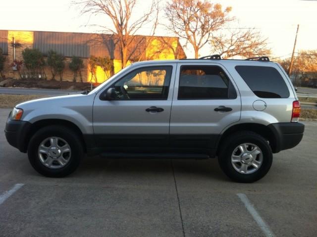 2004 Ford Escape ESi