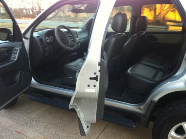 2004 Ford Escape ESi