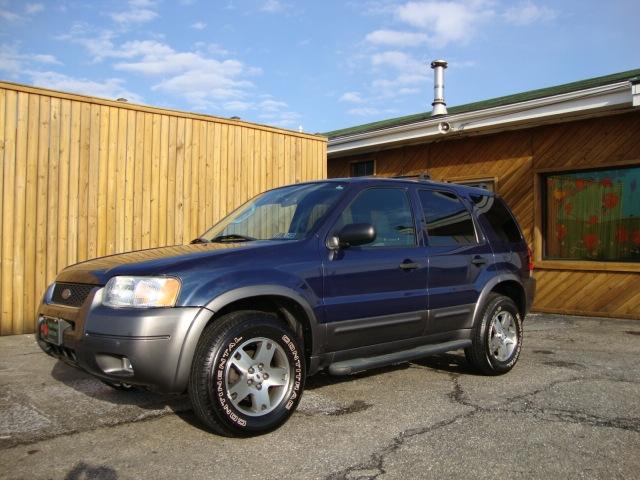 2004 Ford Escape ESi