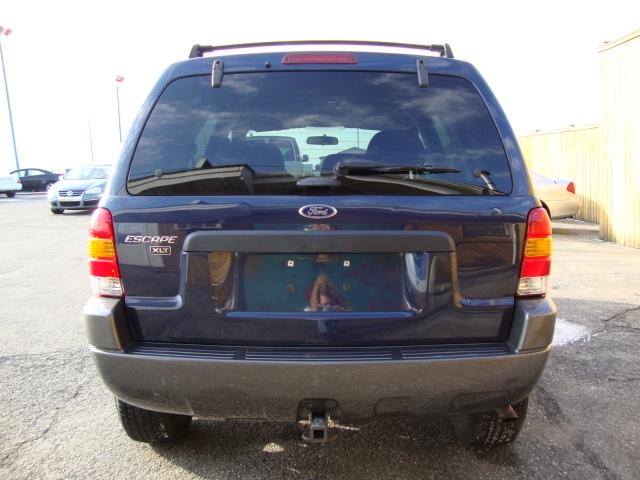 2004 Ford Escape ESi