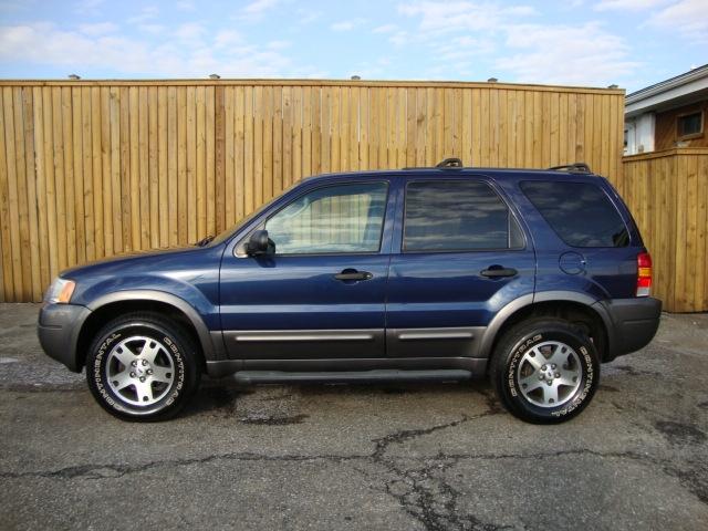 2004 Ford Escape ESi