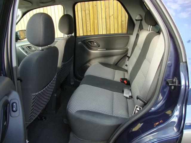 2004 Ford Escape ESi