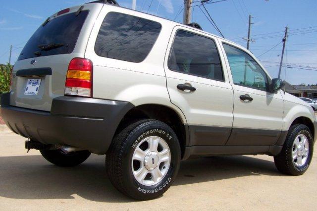 2004 Ford Escape ESi