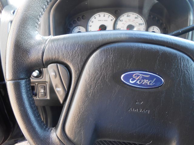 2004 Ford Escape Super