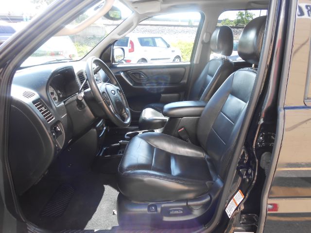 2004 Ford Escape Super