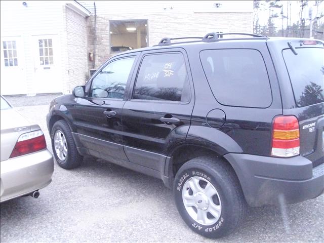 2004 Ford Escape ESi