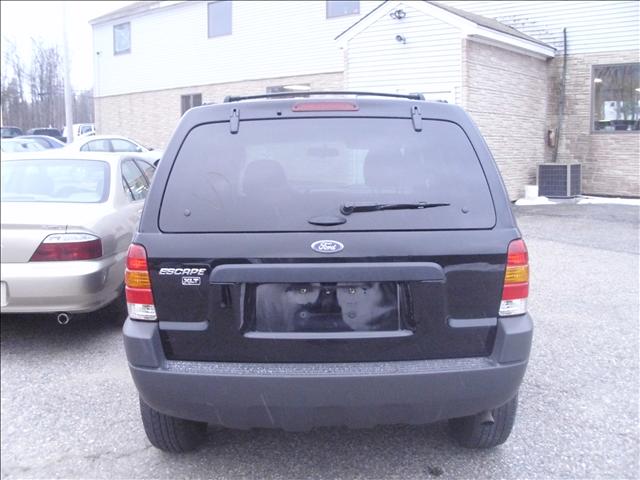 2004 Ford Escape ESi