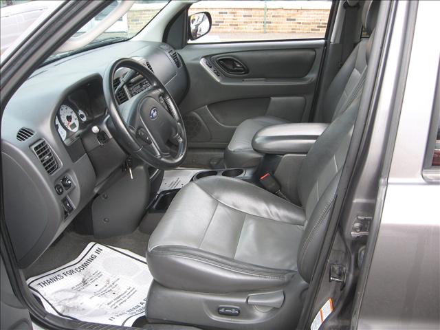 2004 Ford Escape ESi