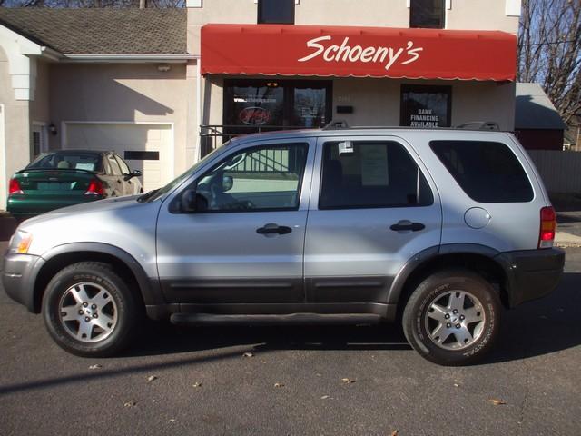 2004 Ford Escape ESi