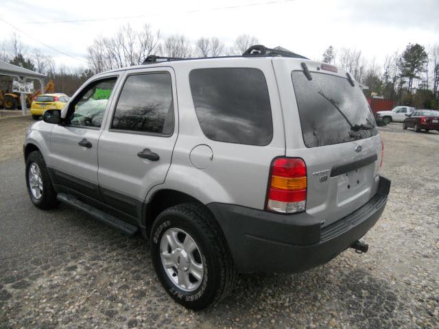 2004 Ford Escape ESi