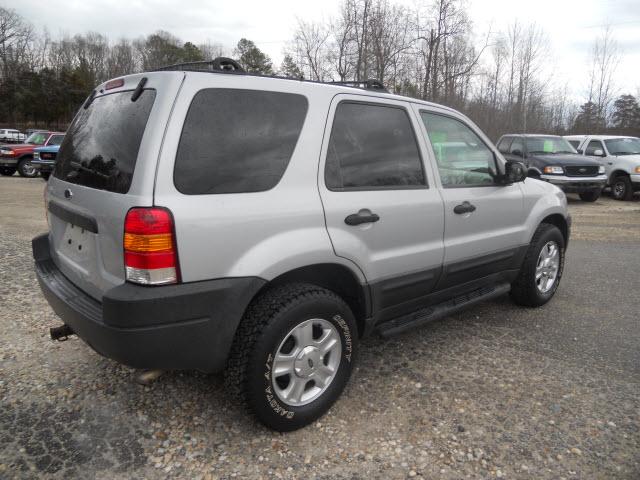 2004 Ford Escape ESi