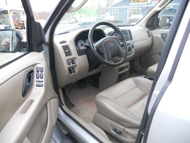 2004 Ford Escape ESi