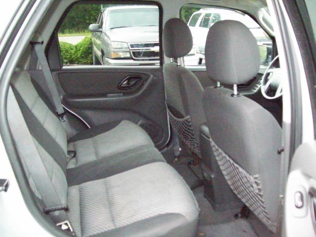 2004 Ford Escape ESi