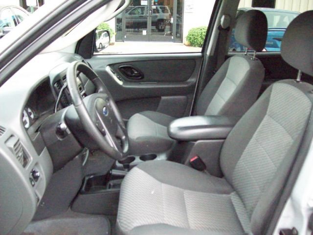 2004 Ford Escape ESi