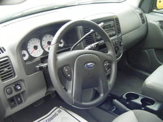 2004 Ford Escape XLS