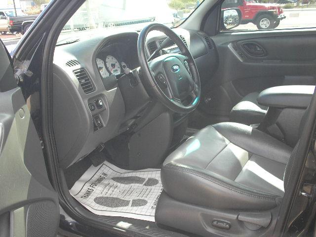 2004 Ford Escape ESi