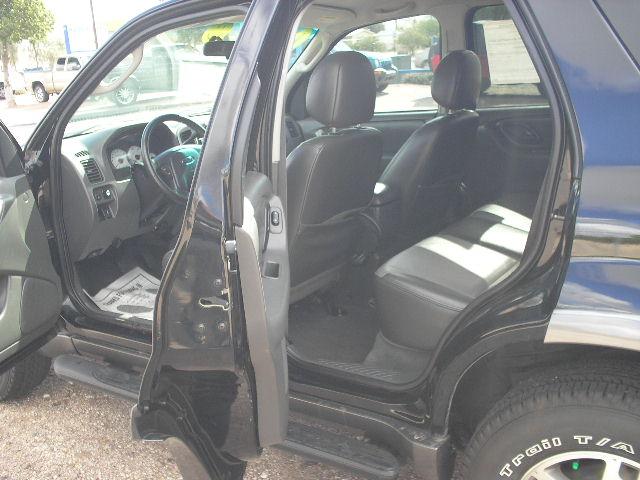 2004 Ford Escape ESi