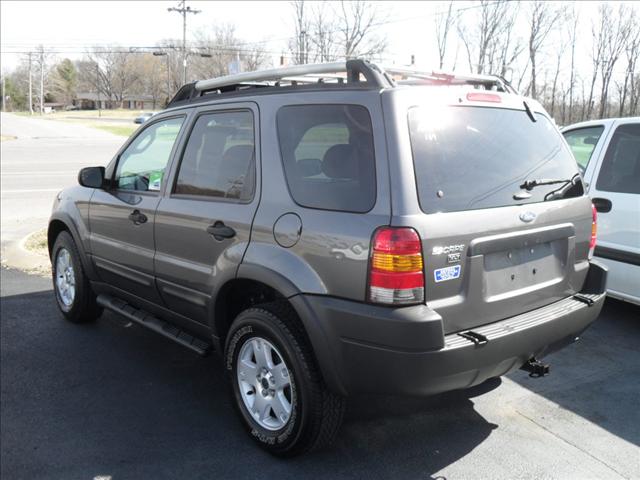 2004 Ford Escape ESi