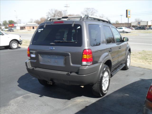 2004 Ford Escape ESi