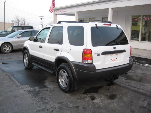 2004 Ford Escape ESi