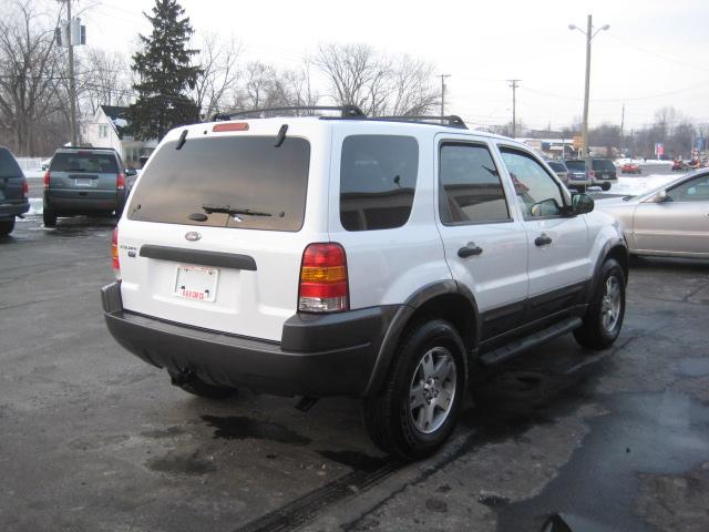 2004 Ford Escape ESi