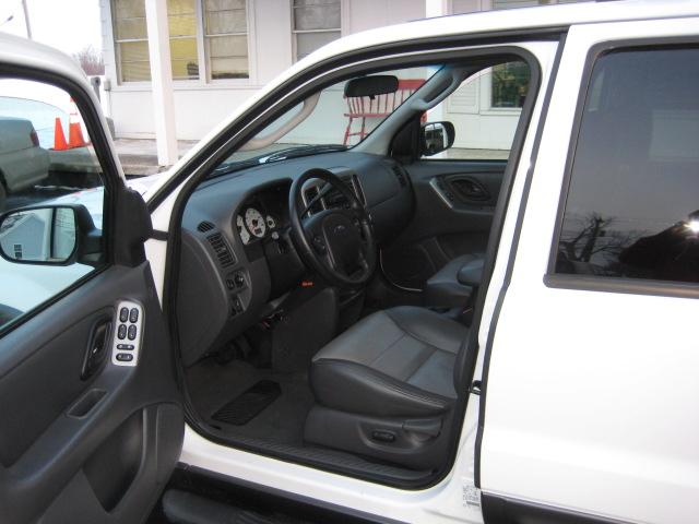 2004 Ford Escape ESi