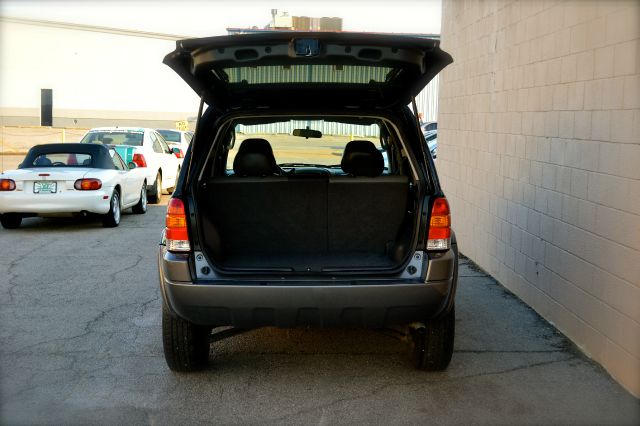 2004 Ford Escape 4WD LS 4x4 Coupe