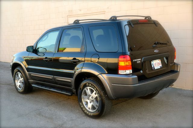 2004 Ford Escape 4WD LS 4x4 Coupe