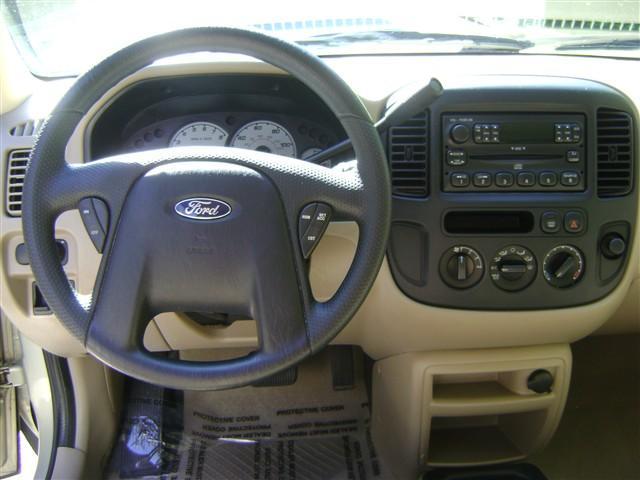 2004 Ford Escape XLS