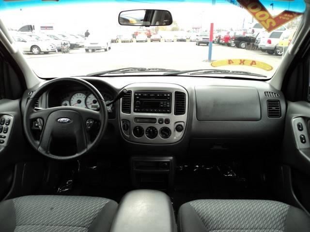 2004 Ford Escape ESi