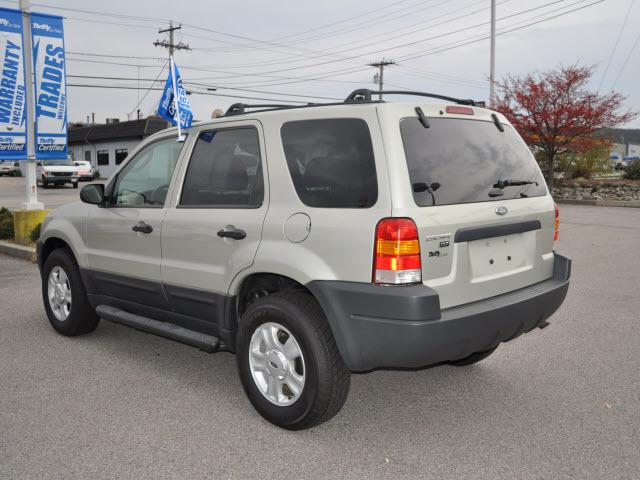 2004 Ford Escape ESi