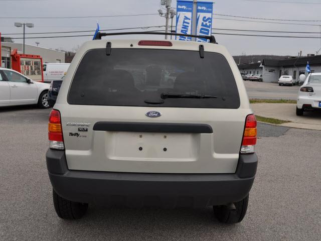 2004 Ford Escape ESi