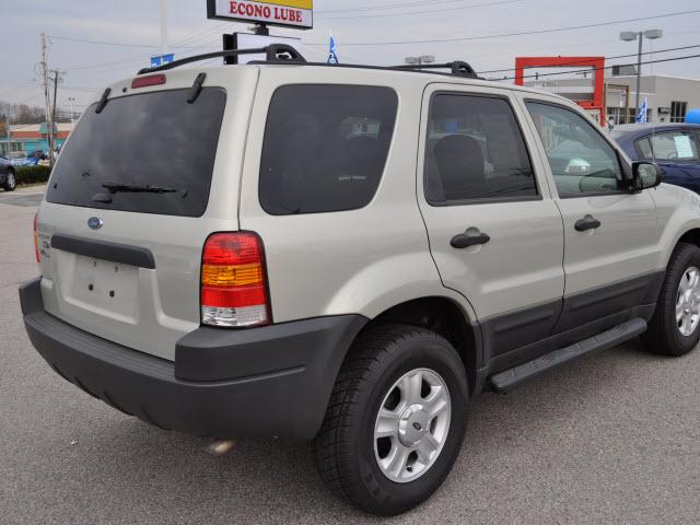 2004 Ford Escape ESi