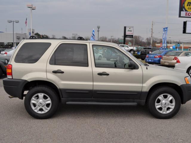 2004 Ford Escape ESi