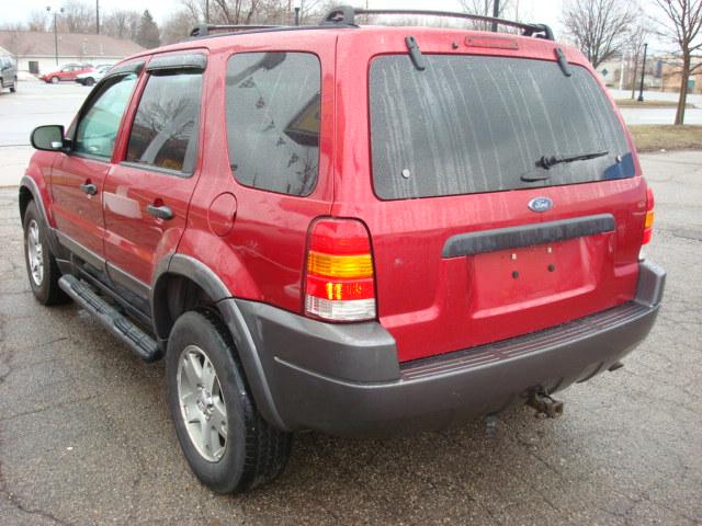 2004 Ford Escape ESi