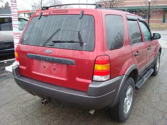 2004 Ford Escape ESi