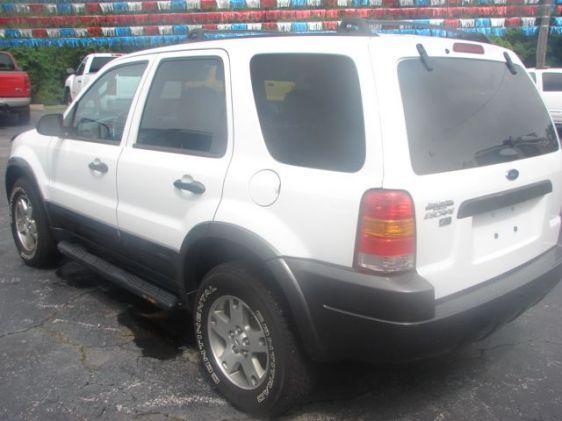 2004 Ford Escape ESi