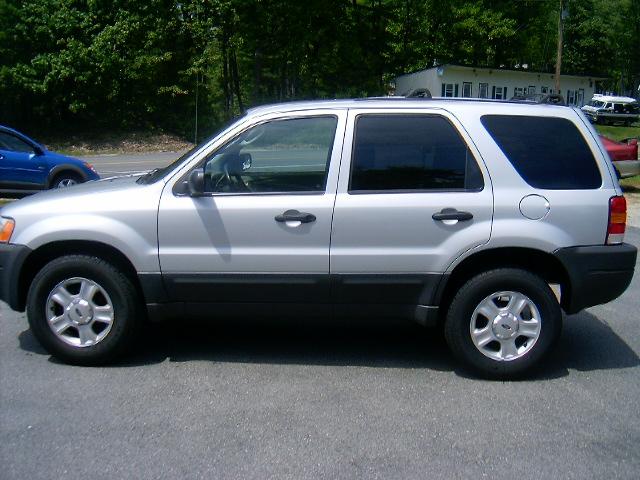 2004 Ford Escape ESi