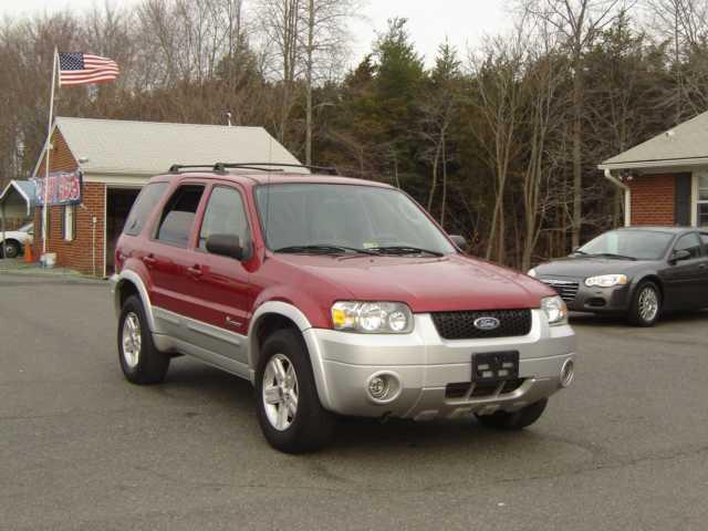 2005 Ford Escape ESi