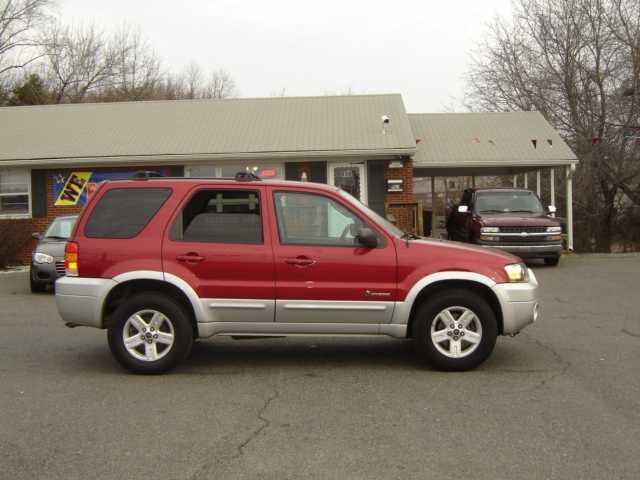 2005 Ford Escape ESi