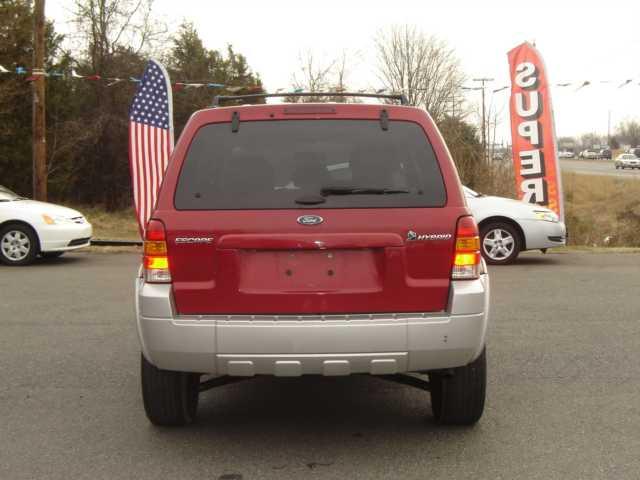 2005 Ford Escape ESi