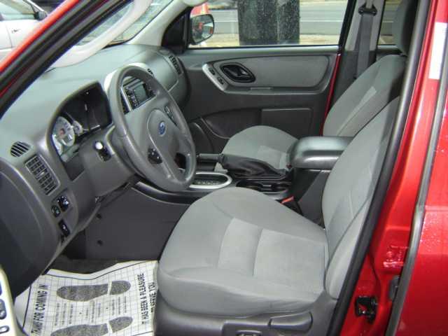 2005 Ford Escape ESi