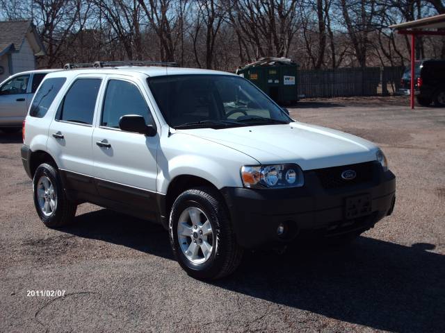 2005 Ford Escape ESi