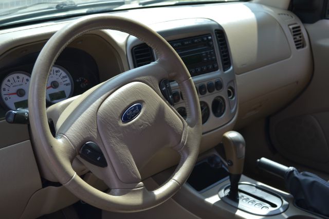 2005 Ford Escape Super