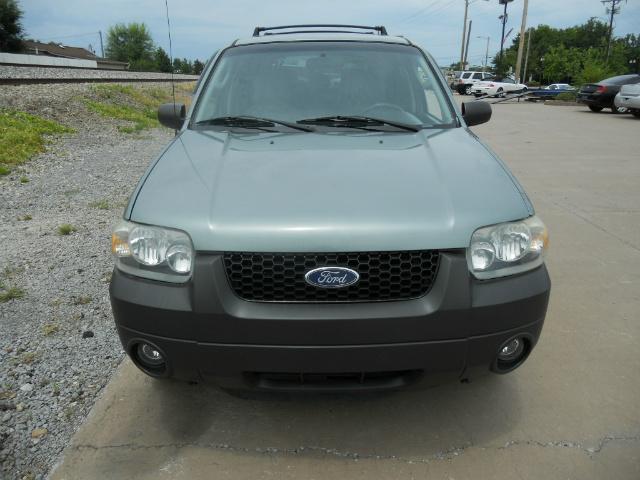 2005 Ford Escape SLT- R. Cab - 8Bed 4x4