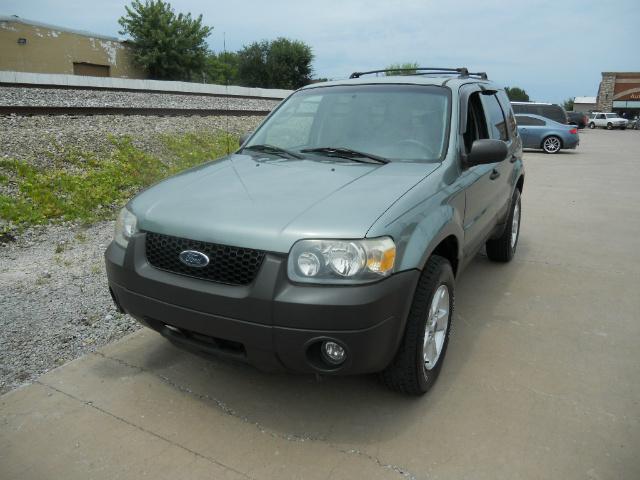 2005 Ford Escape SLT- R. Cab - 8Bed 4x4