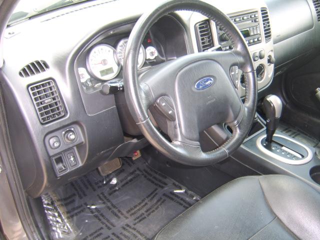 2005 Ford Escape SLT 25