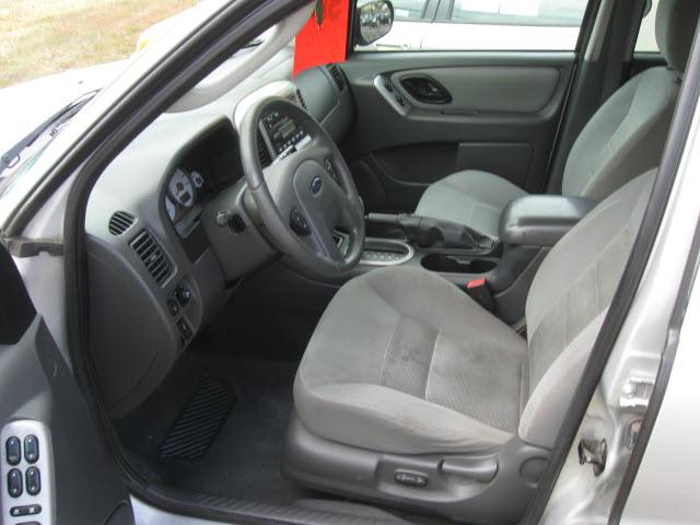 2005 Ford Escape ESi