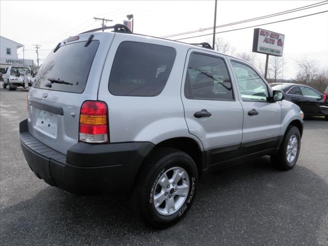 2005 Ford Escape ESi