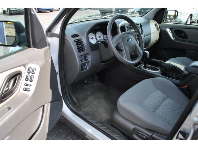 2005 Ford Escape ESi